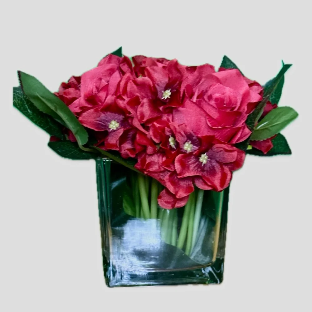 Home decor dark red silk flowers in vase